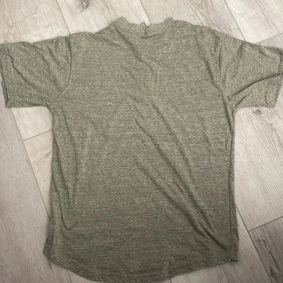 green shirt size medium - Picture 3 of 3
